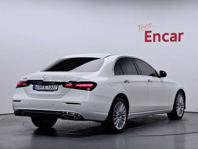 2023 Mercedes-Benz E-Класс с пробегом 33 893 км