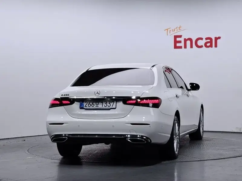 2023 Mercedes-Benz E-Класс с пробегом 33 893 км