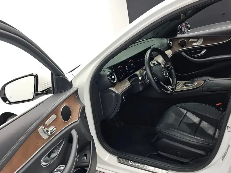 2023 Mercedes-Benz E-Класс с пробегом 33 893 км