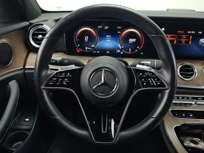 2023 Mercedes-Benz E-Класс с пробегом 33 893 км