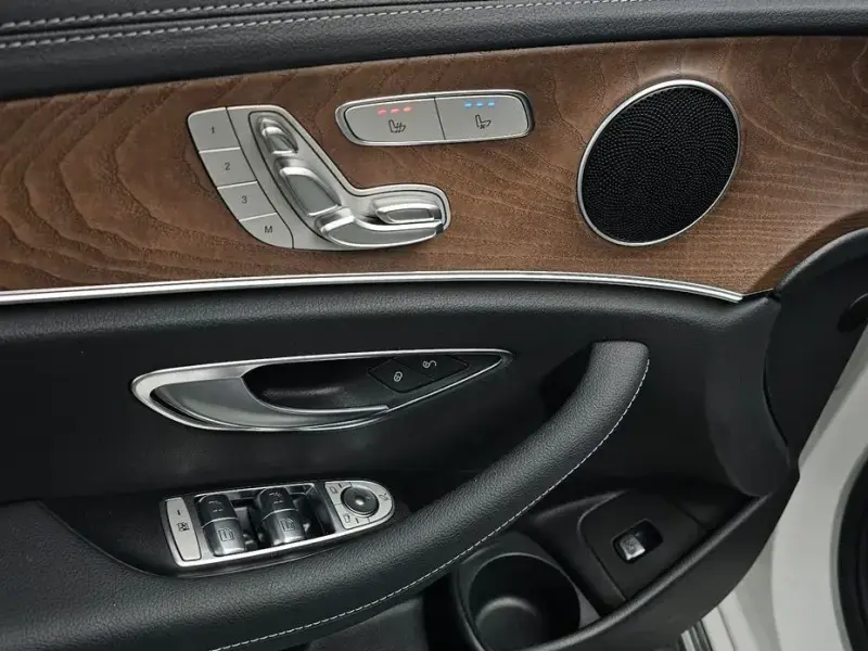 2023 Mercedes-Benz E-Класс с пробегом 33 893 км