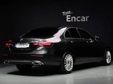 2023 Mercedes-Benz E-Класс с пробегом 13 476 км