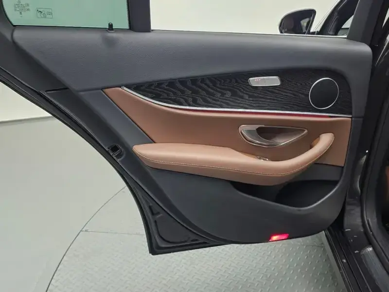 2023 Mercedes-Benz E-Класс с пробегом 16 670 км