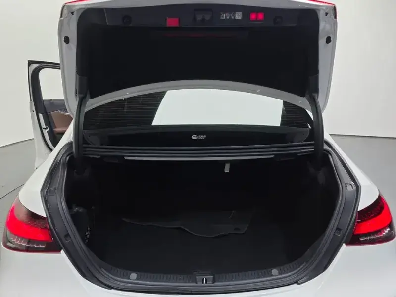 2023 Mercedes-Benz E-Класс с пробегом 27 692 км