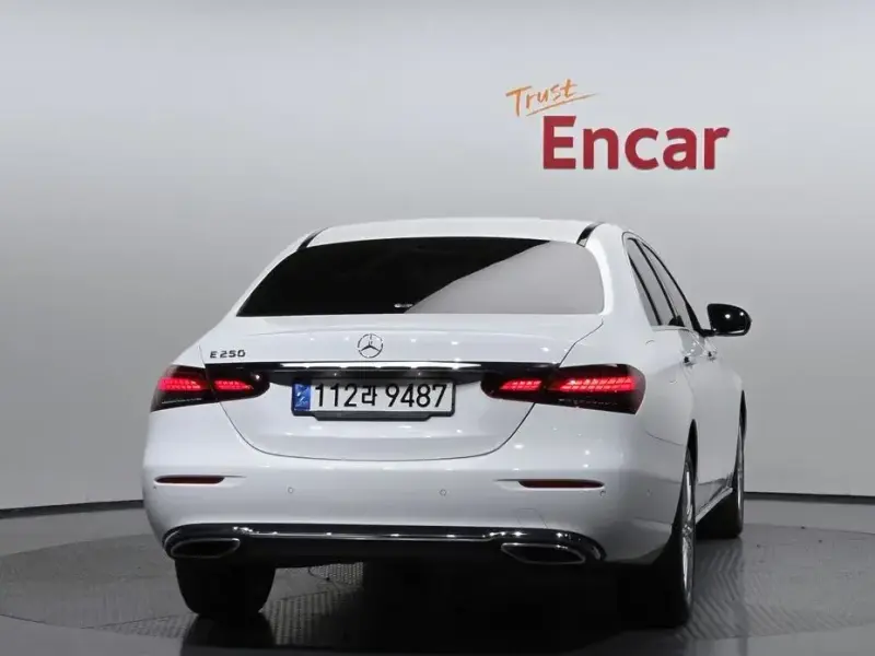 2022 Mercedes-Benz E-Класс с пробегом 23 877 км