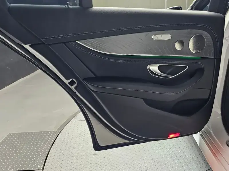 2022 Mercedes-Benz E-Класс с пробегом 27 251 км