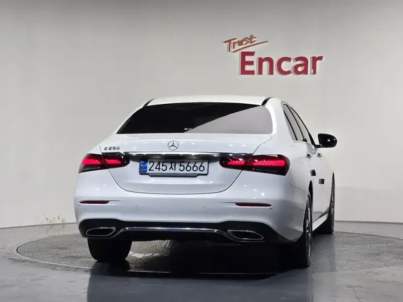 2022 Mercedes-Benz E-Класс с пробегом 56 143 км