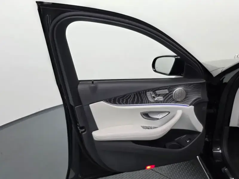 2022 Mercedes-Benz E-Класс с пробегом 56 471 км