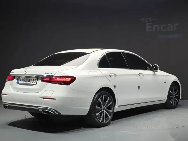 2021 Mercedes-Benz E-Класс с пробегом 17 124 км