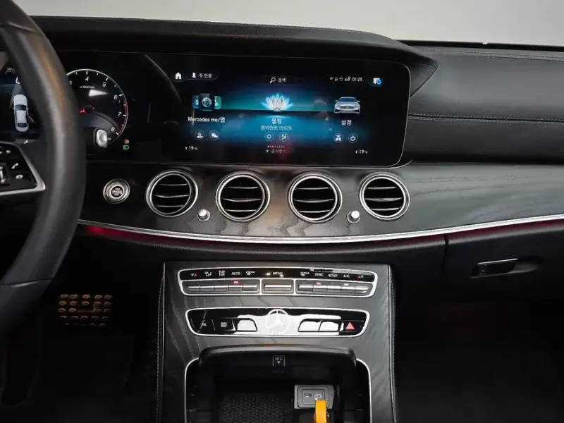 2023 Mercedes-Benz E-Класс с пробегом 24 977 км
