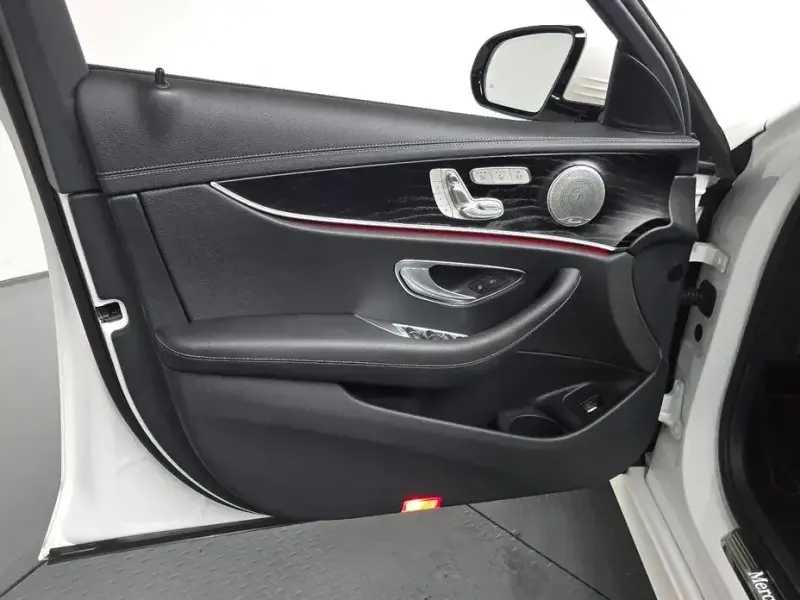 2023 Mercedes-Benz E-Класс с пробегом 24 977 км