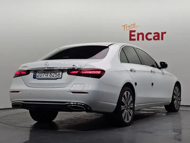 2023 Mercedes-Benz E-Класс с пробегом 13 398 км