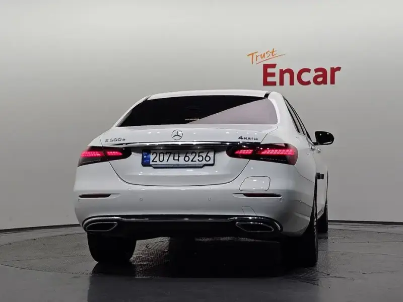 2023 Mercedes-Benz E-Класс с пробегом 13 398 км