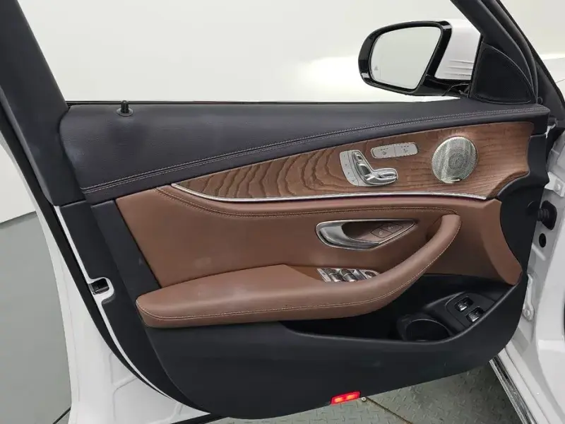 2023 Mercedes-Benz E-Класс с пробегом 13 398 км