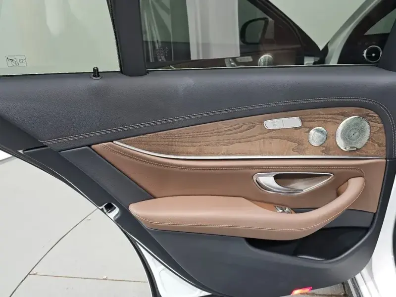 2023 Mercedes-Benz E-Класс с пробегом 13 398 км