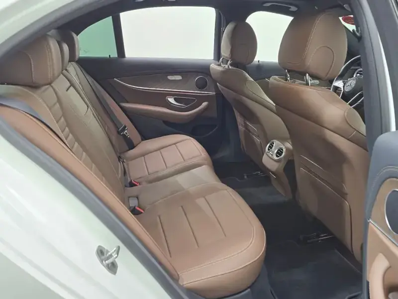 2022 Mercedes-Benz E-Класс с пробегом 27 086 км