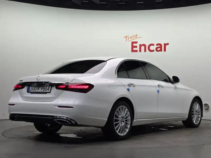2022 Mercedes-Benz E-Класс с пробегом 22 875 км