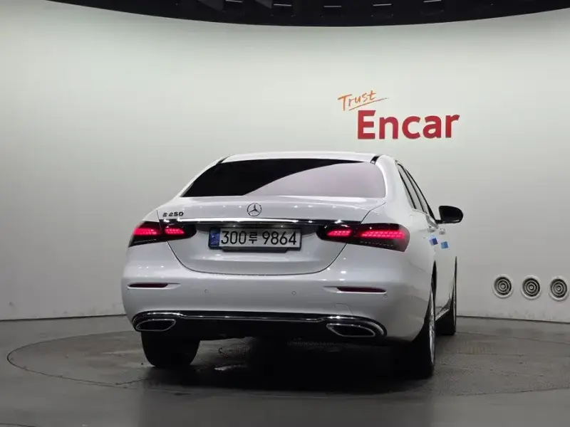 2022 Mercedes-Benz E-Класс с пробегом 22 875 км