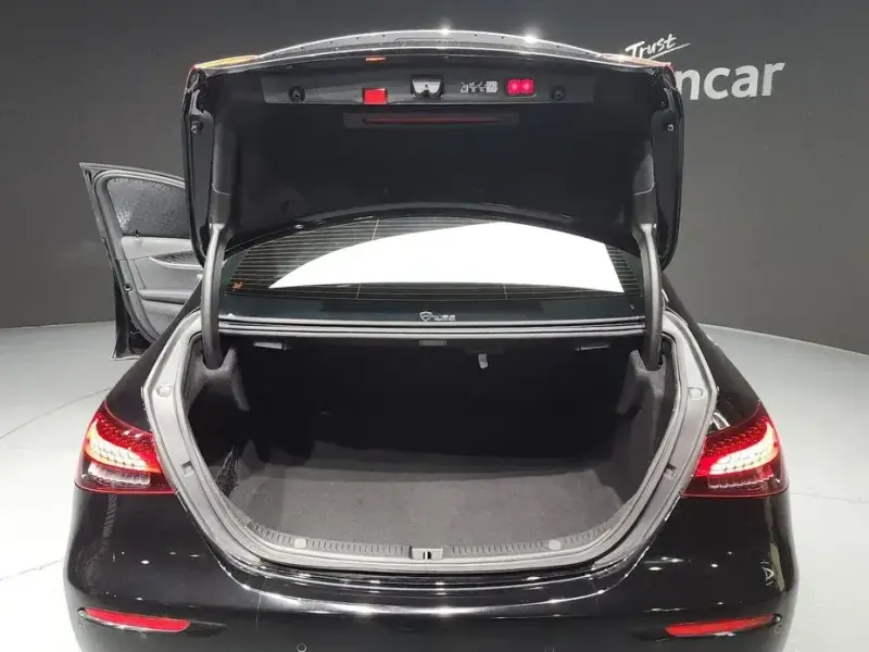 2023 Mercedes-Benz E-Класс с пробегом 30 796 км
