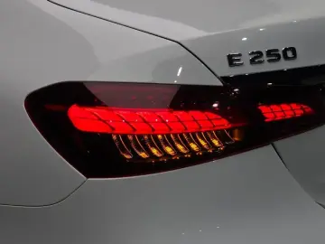 2022 Mercedes-Benz E-Класс с пробегом 22 875 км