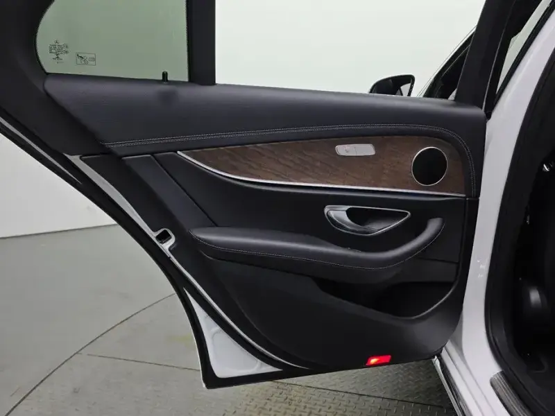 2022 Mercedes-Benz E-Класс с пробегом 22 875 км
