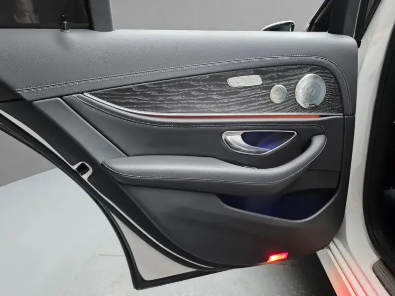 2023 Mercedes-Benz E-Класс с пробегом 30 713 км