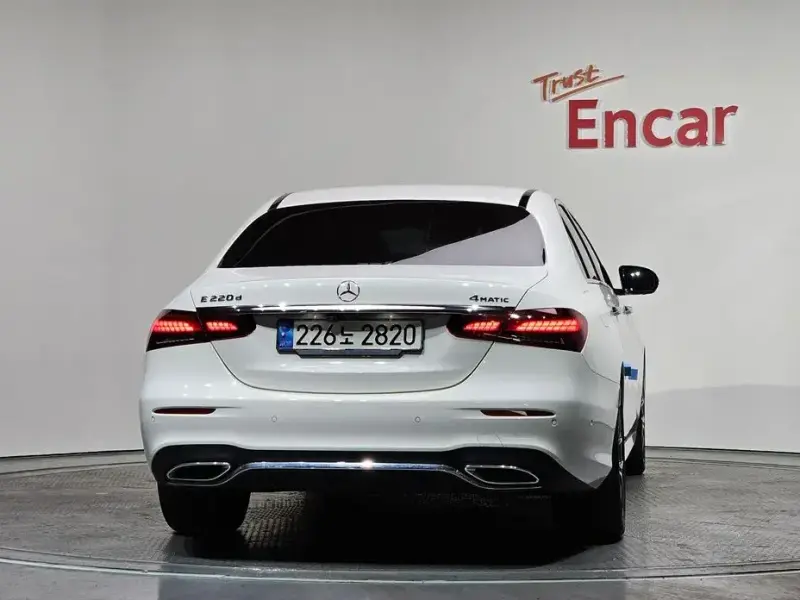 2022 Mercedes-Benz E-Класс с пробегом 28 558 км