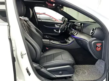 2022 Mercedes-Benz E-Класс с пробегом 28 558 км