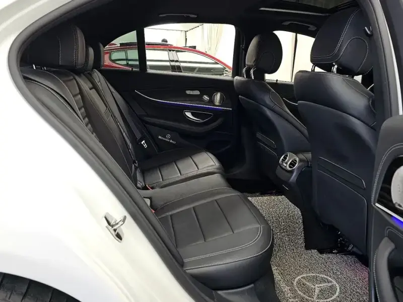 2022 Mercedes-Benz E-Класс с пробегом 28 558 км