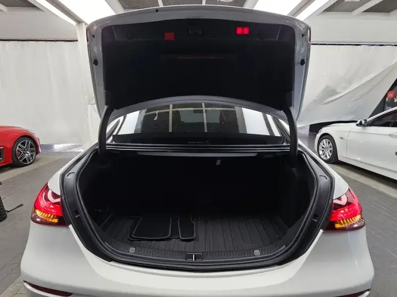 2022 Mercedes-Benz E-Класс с пробегом 28 558 км