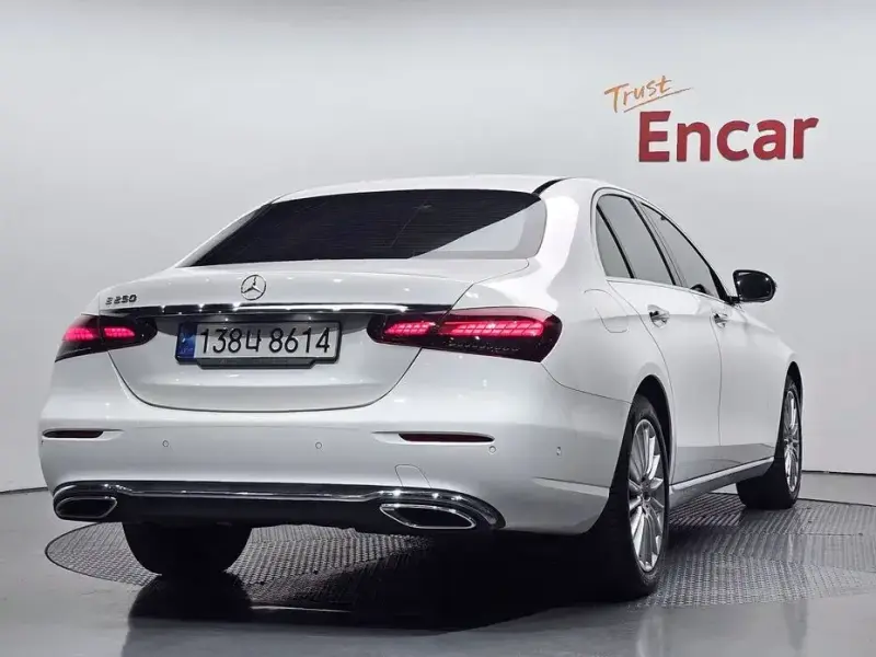 2022 Mercedes-Benz E-Класс с пробегом 11 055 км