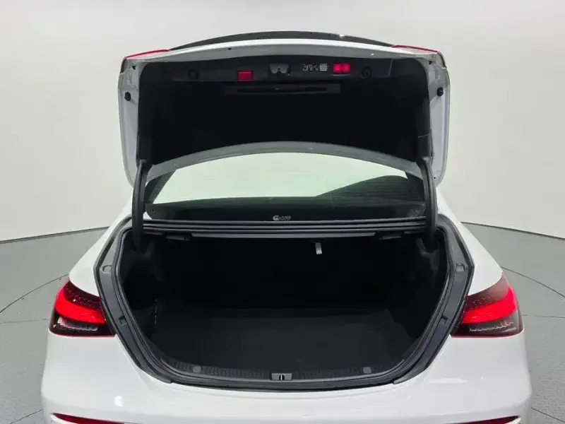 2023 Mercedes-Benz E-Класс с пробегом 26 889 км