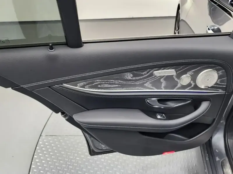 2023 Mercedes-Benz E-Класс с пробегом 26 966 км