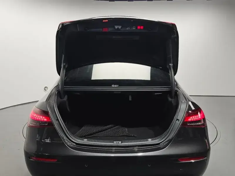 2023 Mercedes-Benz E-Класс с пробегом 31 768 км
