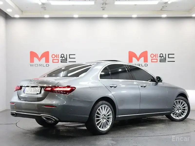 2023 Mercedes-Benz E-Класс с пробегом 40 001 км