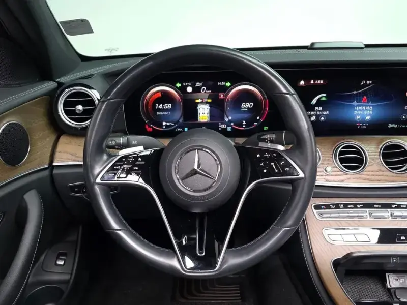 2021 Mercedes-Benz E-Класс с пробегом 55 881 км