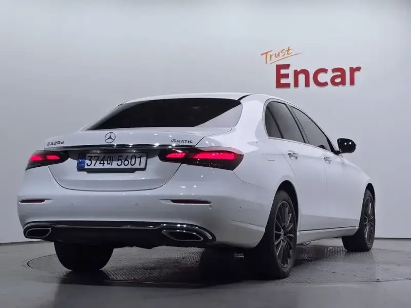 2022 Mercedes-Benz E-Класс с пробегом 90 341 км