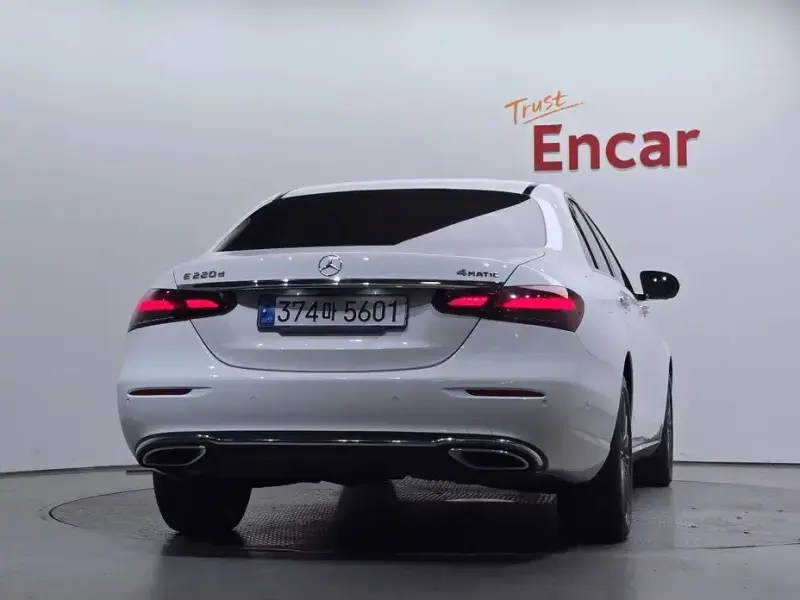 2022 Mercedes-Benz E-Класс с пробегом 90 341 км