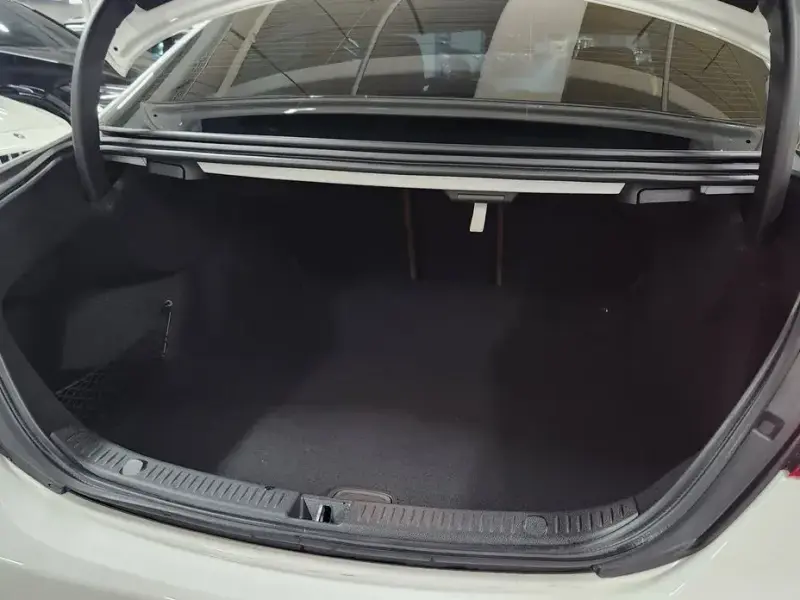 2022 Mercedes-Benz E-Класс с пробегом 39 025 км