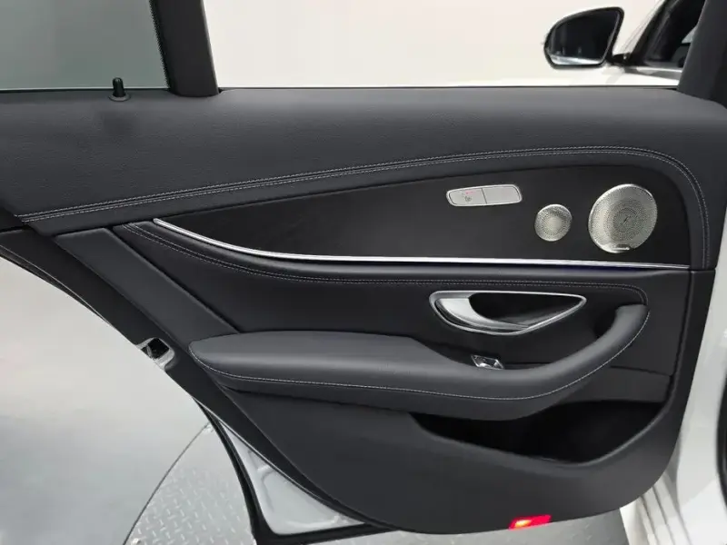 2022 Mercedes-Benz E-Класс с пробегом 25 918 км