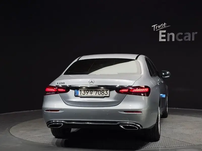 2022 Mercedes-Benz E-Класс с пробегом 61 712 км