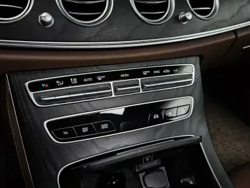 2022 Mercedes-Benz E-Класс с пробегом 60 335 км