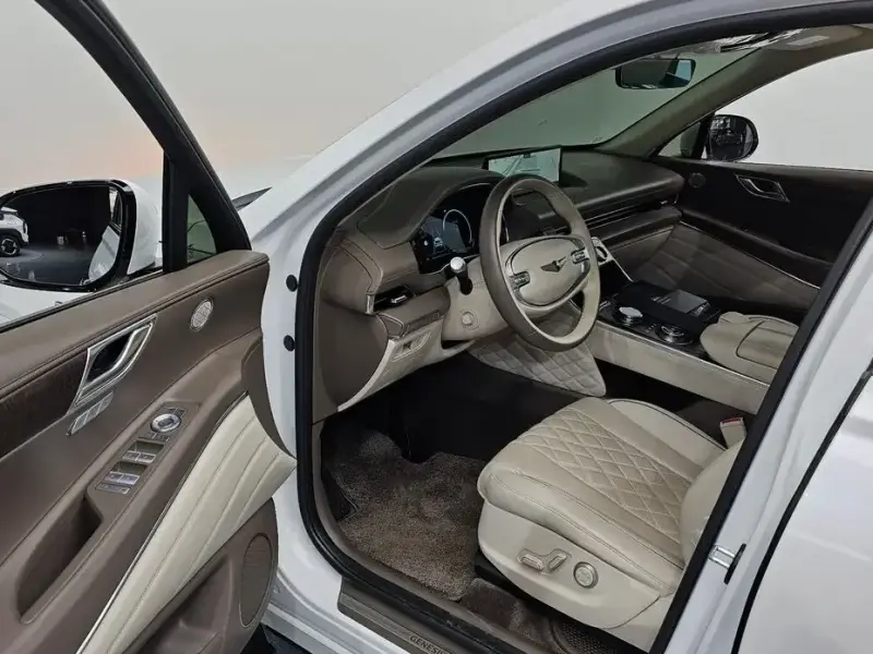2023 Genesis GV80 с пробегом 22 064 км