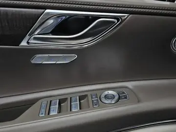 2023 Genesis GV80 с пробегом 22 064 км