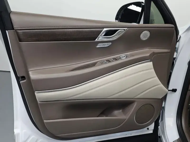 2023 Genesis GV80 с пробегом 22 064 км