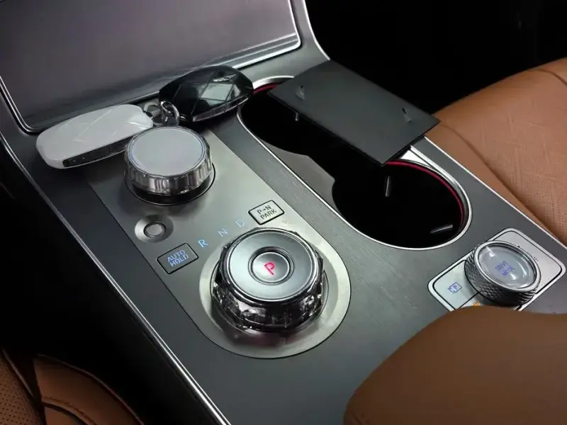2023 Genesis GV80 с пробегом 11 951 км