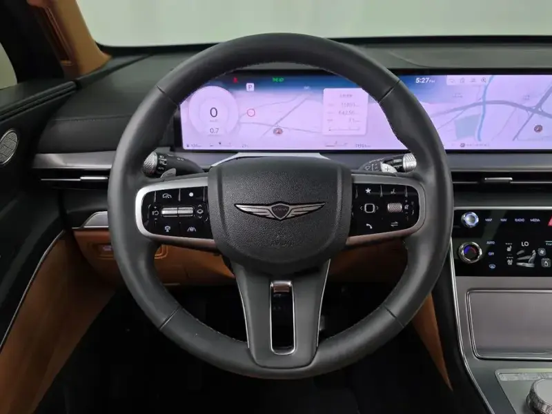 2023 Genesis GV80 с пробегом 11 951 км
