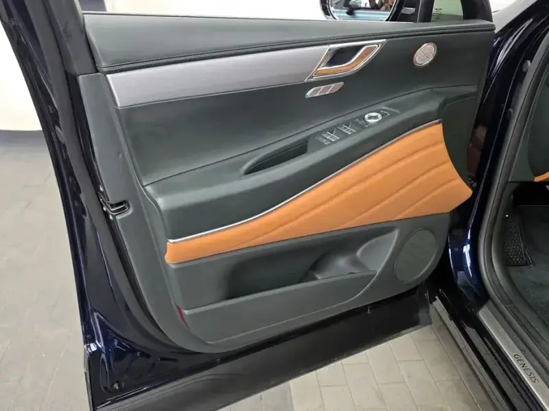 2023 Genesis GV80 с пробегом 11 951 км