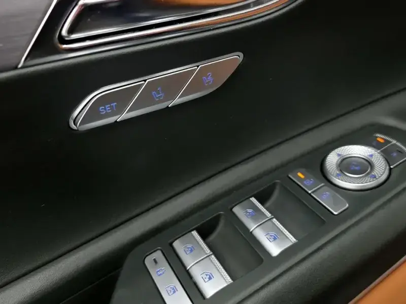 2023 Genesis GV80 с пробегом 11 951 км