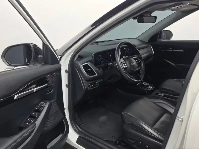 2023 Kia Seltos с пробегом 33 848 км